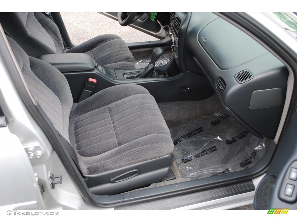 Graphite Interior 2002 Pontiac Grand Prix SE Sedan Photo #50389446