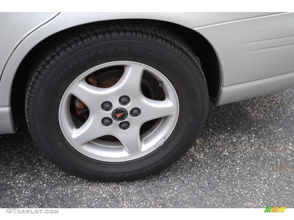 2002 Pontiac Grand Prix SE Sedan Wheel Photo #50389479