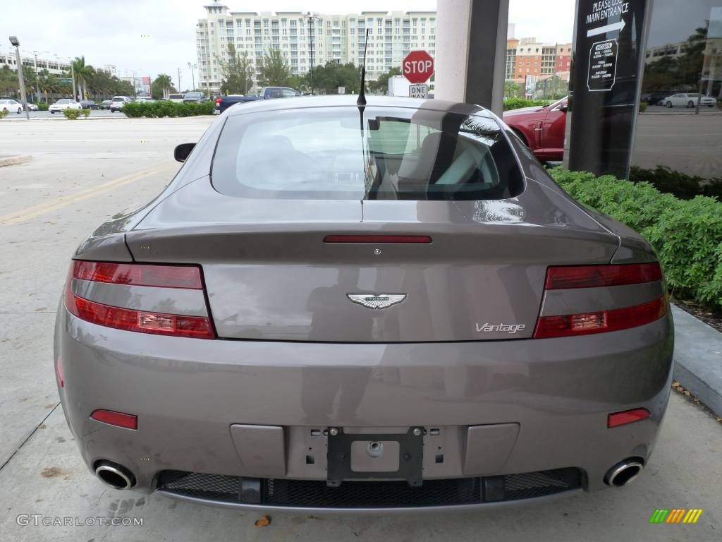 Oyster Silver 2006 Aston Martin V8 Vantage Coupe Exterior Photo #50399292