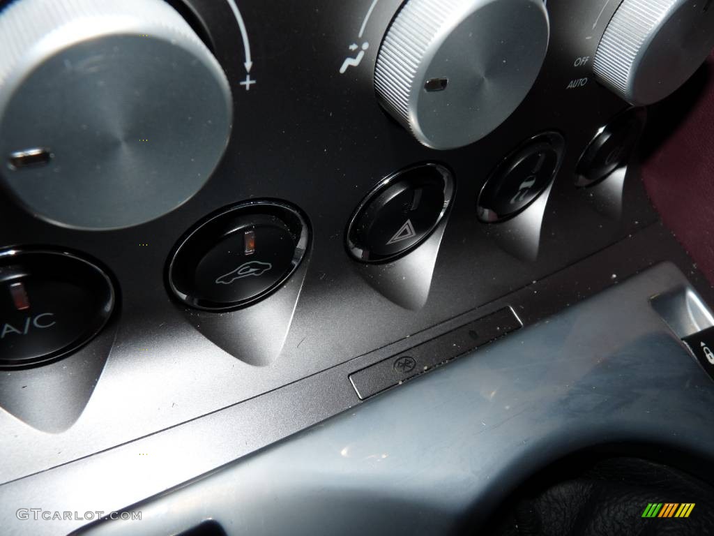 2006 Aston Martin V8 Vantage Coupe Controls Photo #50399595