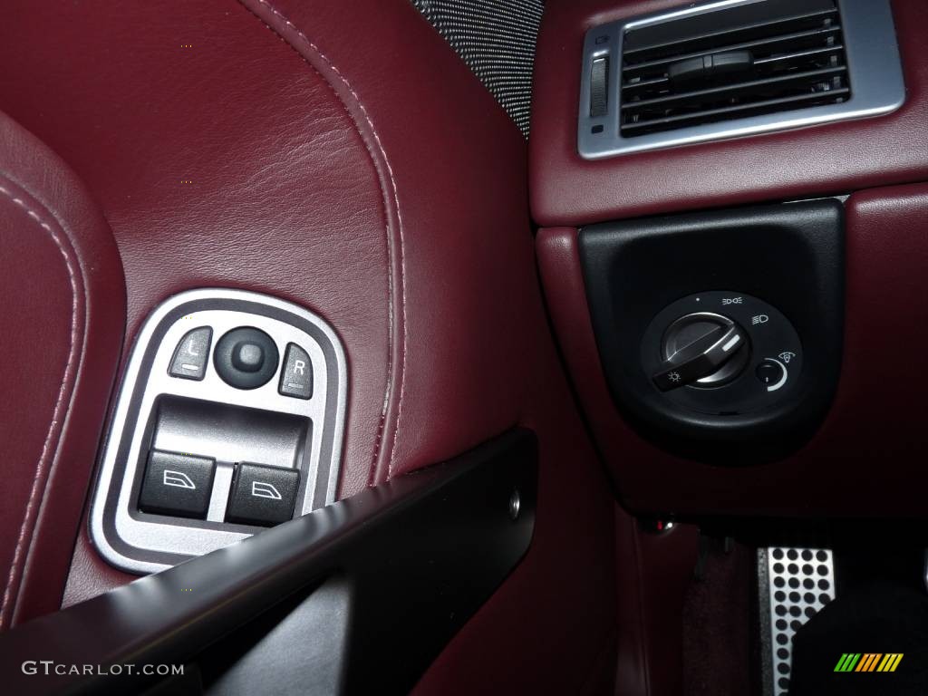 2006 Aston Martin V8 Vantage Coupe Controls Photo #50399610