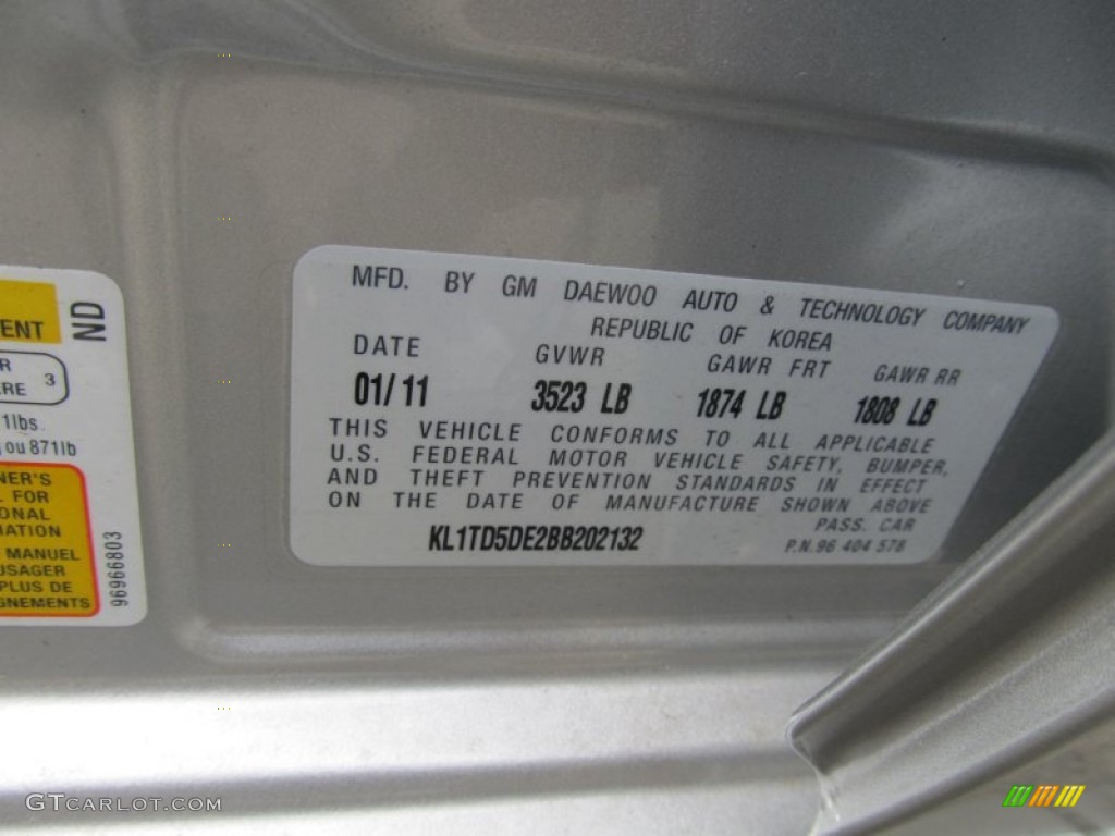 2011 Aveo LT Sedan - Ice Silver Metallic / Charcoal photo #14