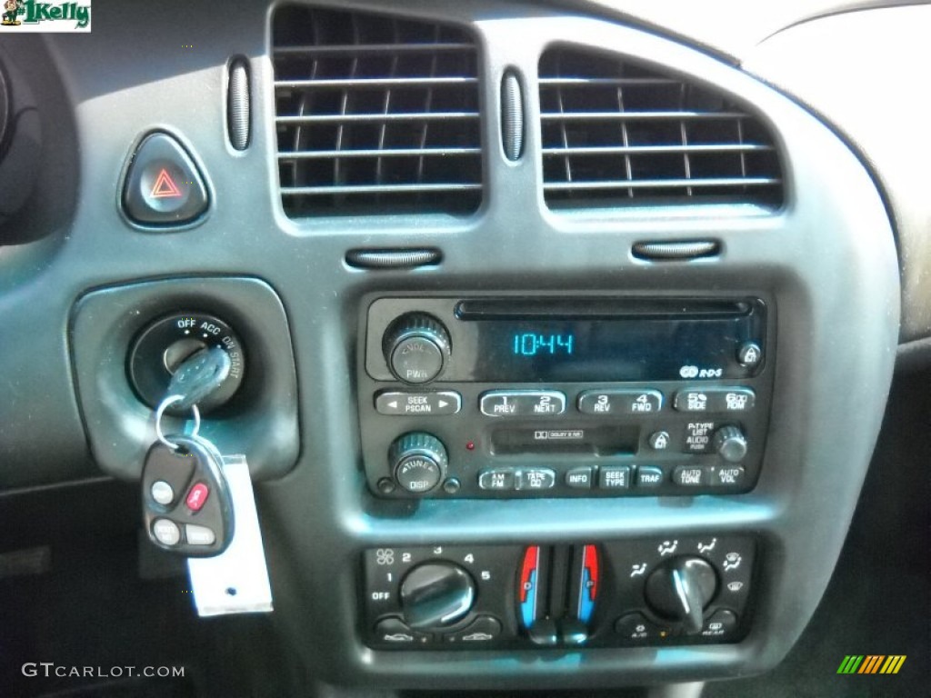 2001 Chevrolet Monte Carlo LS Controls Photo #50402467