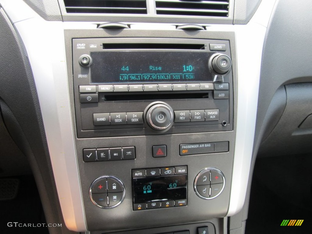 2011 Chevrolet Traverse LT AWD Controls Photo #50403345