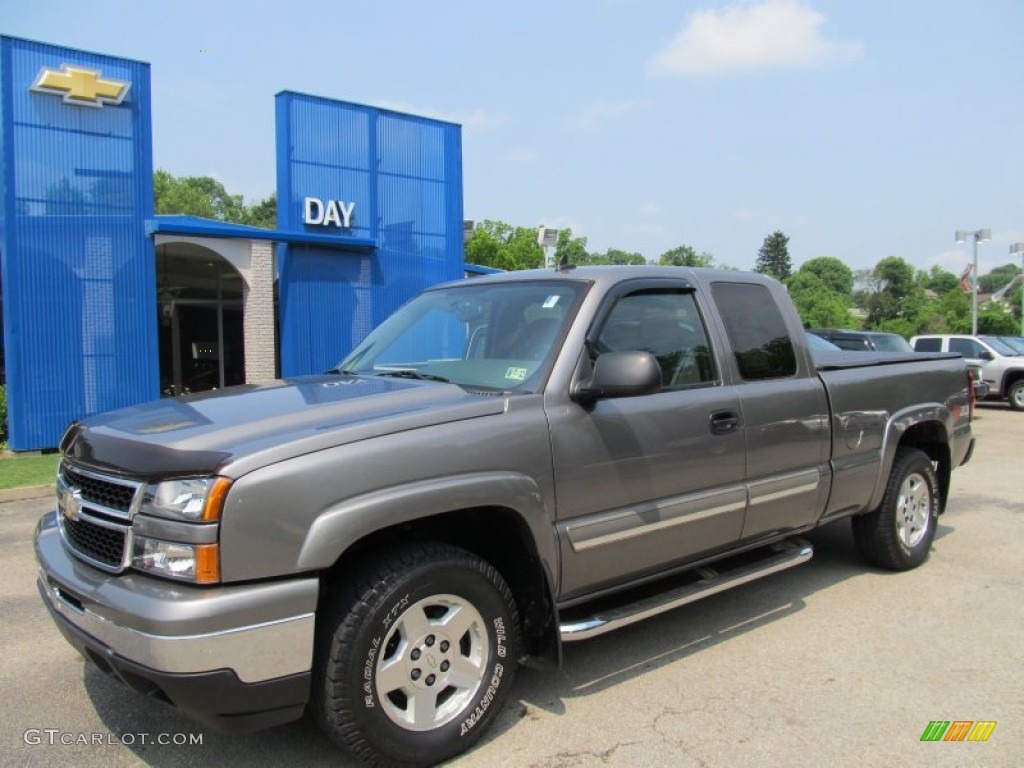 2007 Silverado 1500 Classic Z71 Extended Cab 4x4 - Graystone Metallic / Dark Charcoal photo #1