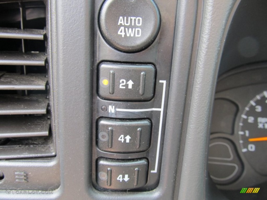 2007 Chevrolet Silverado 1500 Classic Z71 Extended Cab 4x4 Controls Photo #50403562