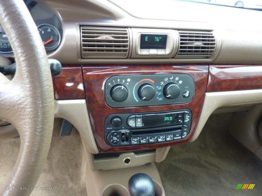 2001 Chrysler Sebring LX Sedan Controls Photo #50403742