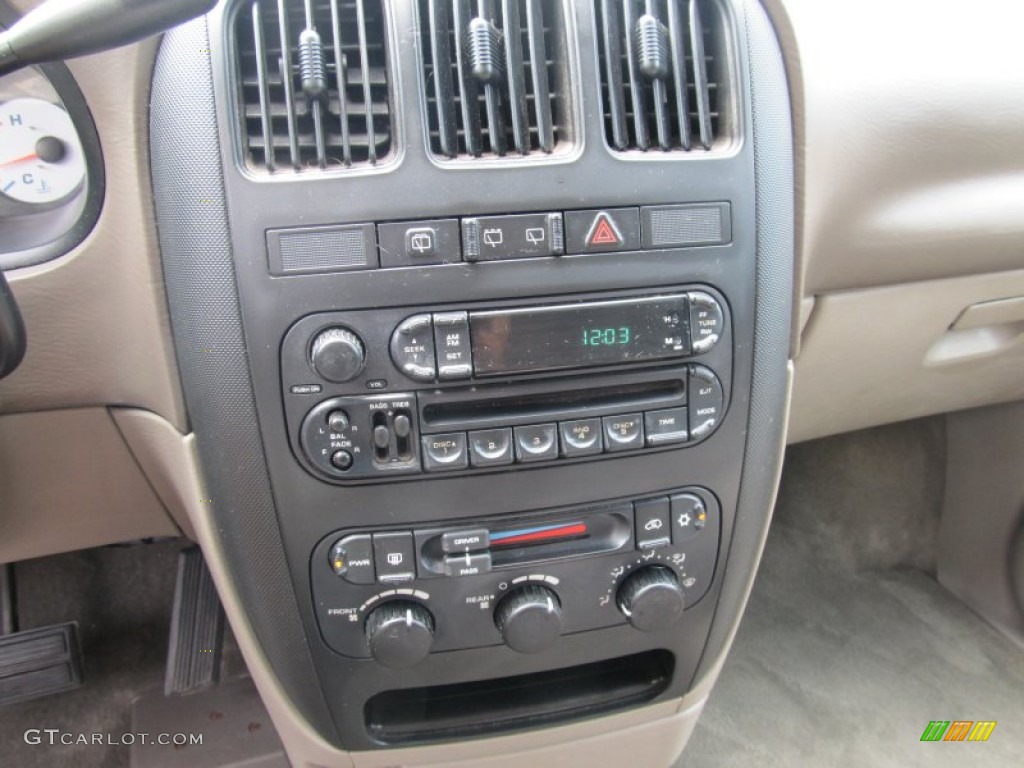 2003 Dodge Grand Caravan Sport Controls Photo #50403790