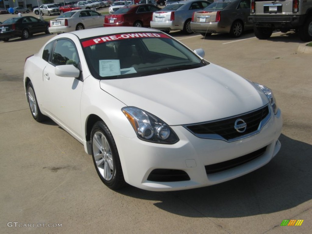 2010 Altima 2.5 S Coupe - Winter Frost White / Blond photo #7