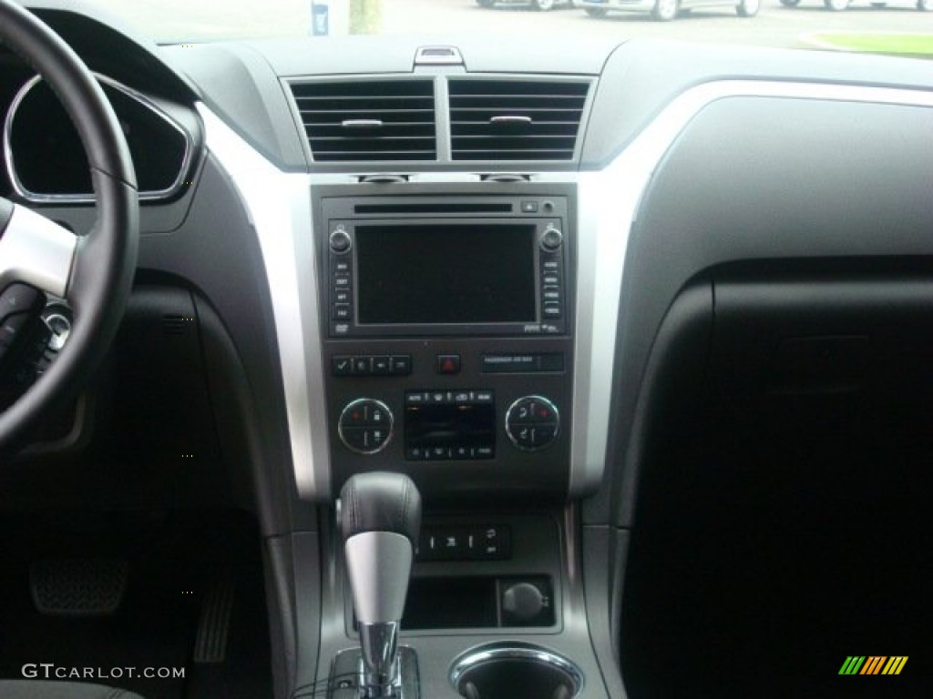 2011 Chevrolet Traverse LT AWD Controls Photo #50406152