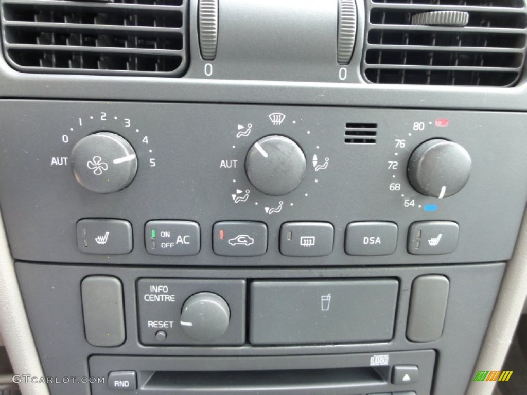 2001 Volvo S40 1.9T Controls Photo #50407315
