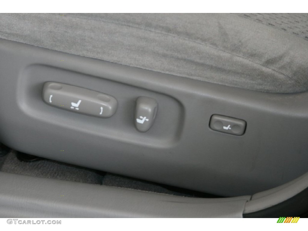 2004 Camry LE - Black / Stone photo #14