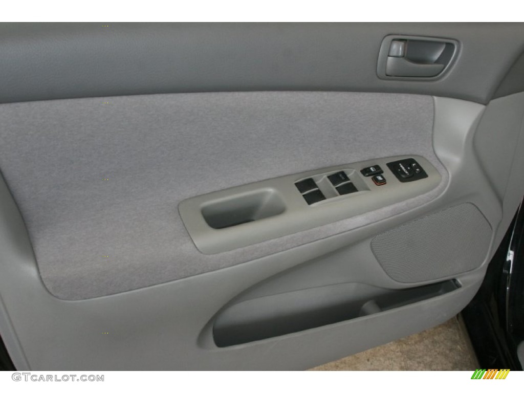 2004 Camry LE - Black / Stone photo #15
