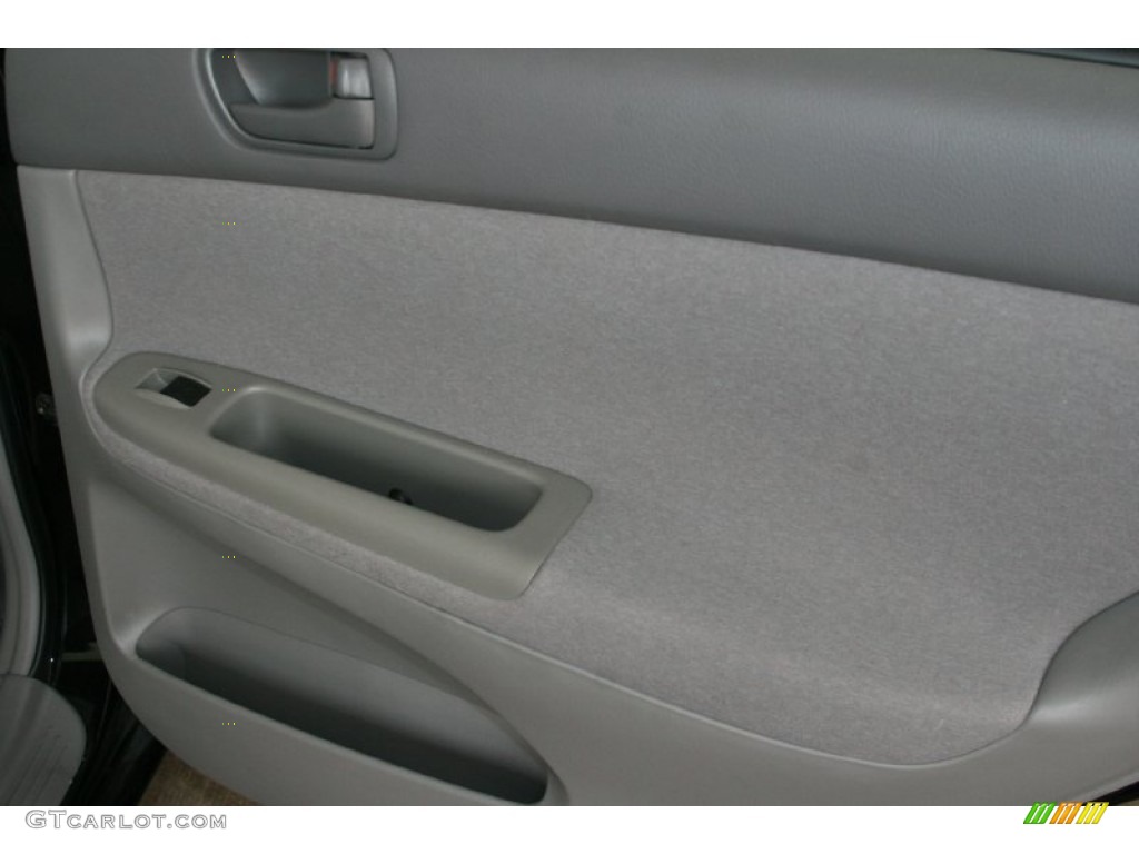 2004 Camry LE - Black / Stone photo #21