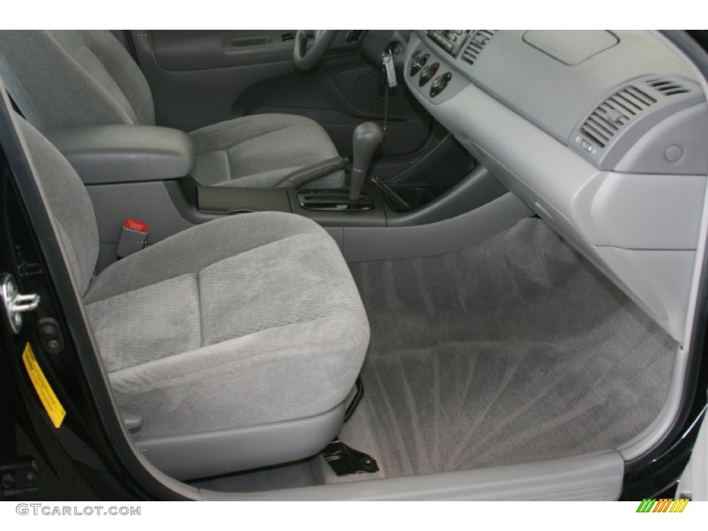 2004 Camry LE - Black / Stone photo #22