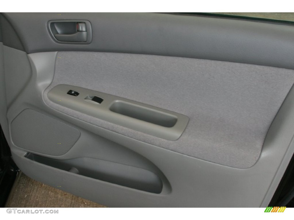 2004 Camry LE - Black / Stone photo #23