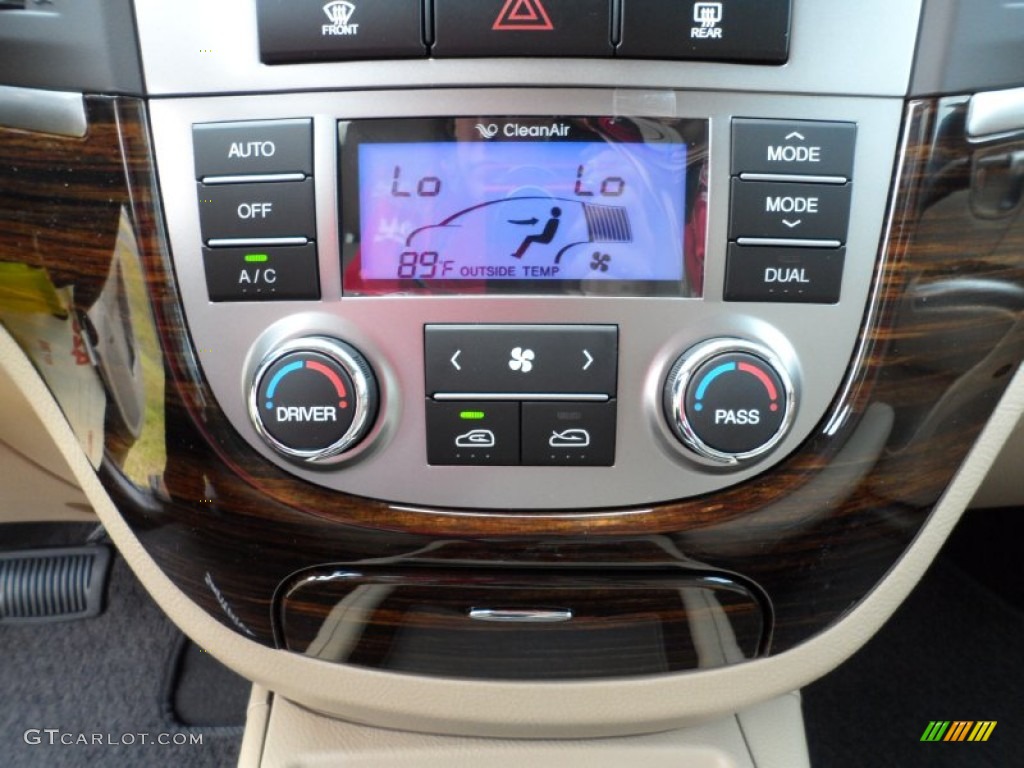 2011 Hyundai Santa Fe Limited AWD Controls Photo #50416402