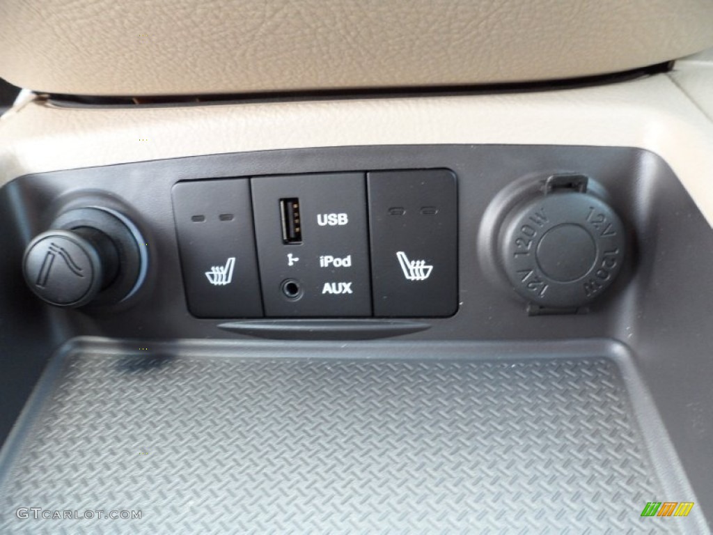 2011 Hyundai Santa Fe Limited AWD Controls Photo #50416417