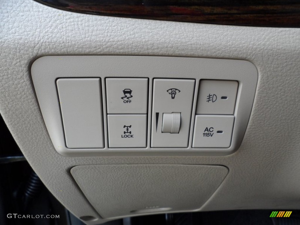 2011 Hyundai Santa Fe Limited AWD Controls Photo #50416480