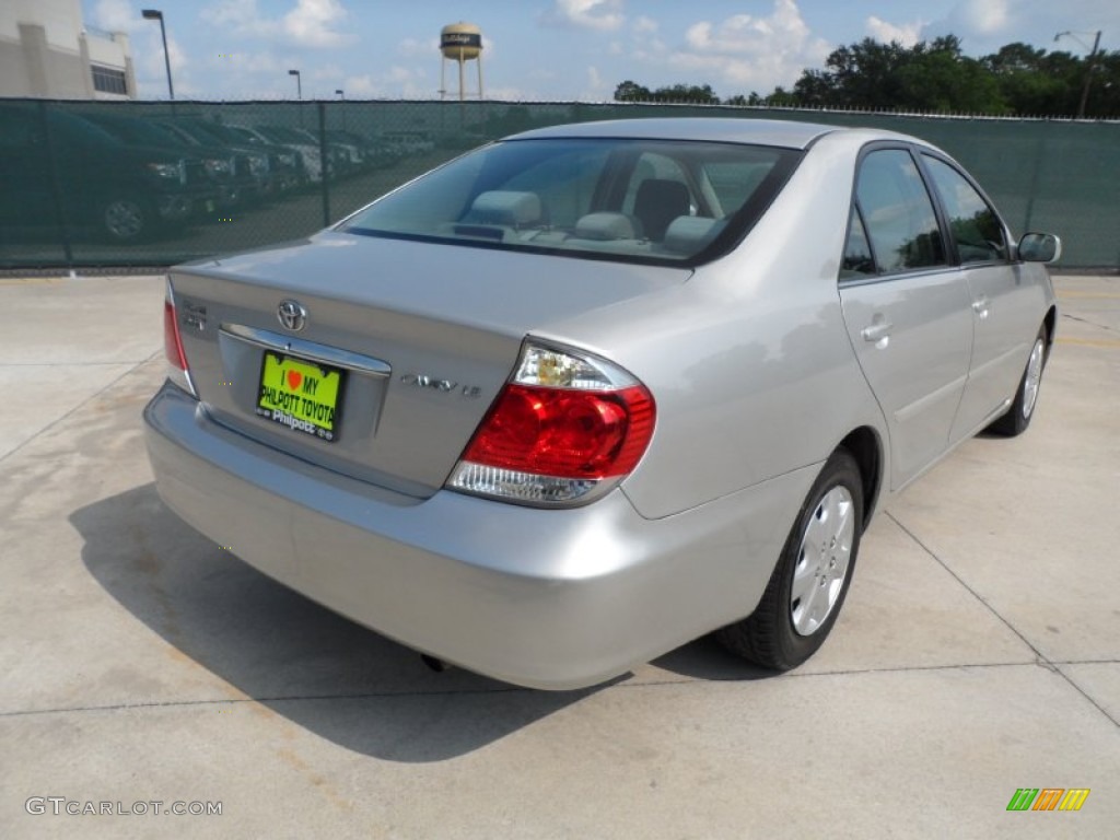 2006 Camry LE - Lunar Mist Metallic / Stone Gray photo #3