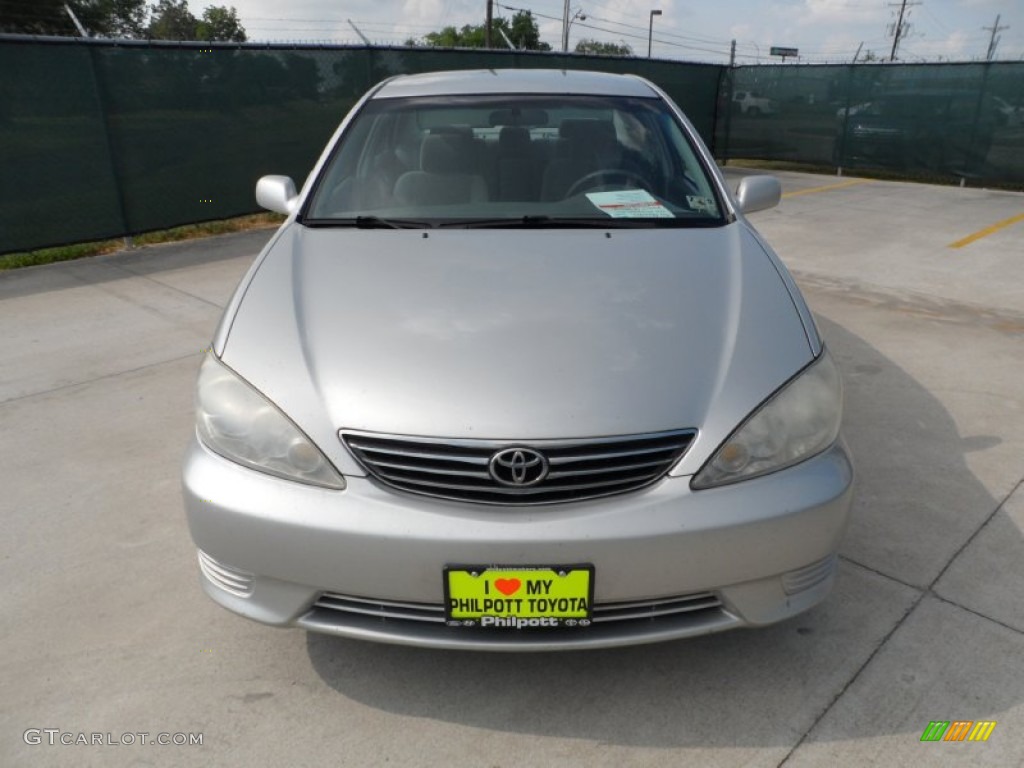 2006 Camry LE - Lunar Mist Metallic / Stone Gray photo #8