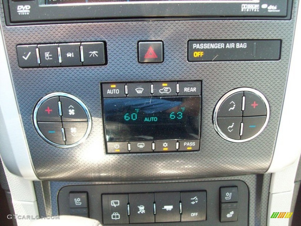 2011 Chevrolet Traverse LTZ AWD Controls Photo #50423815