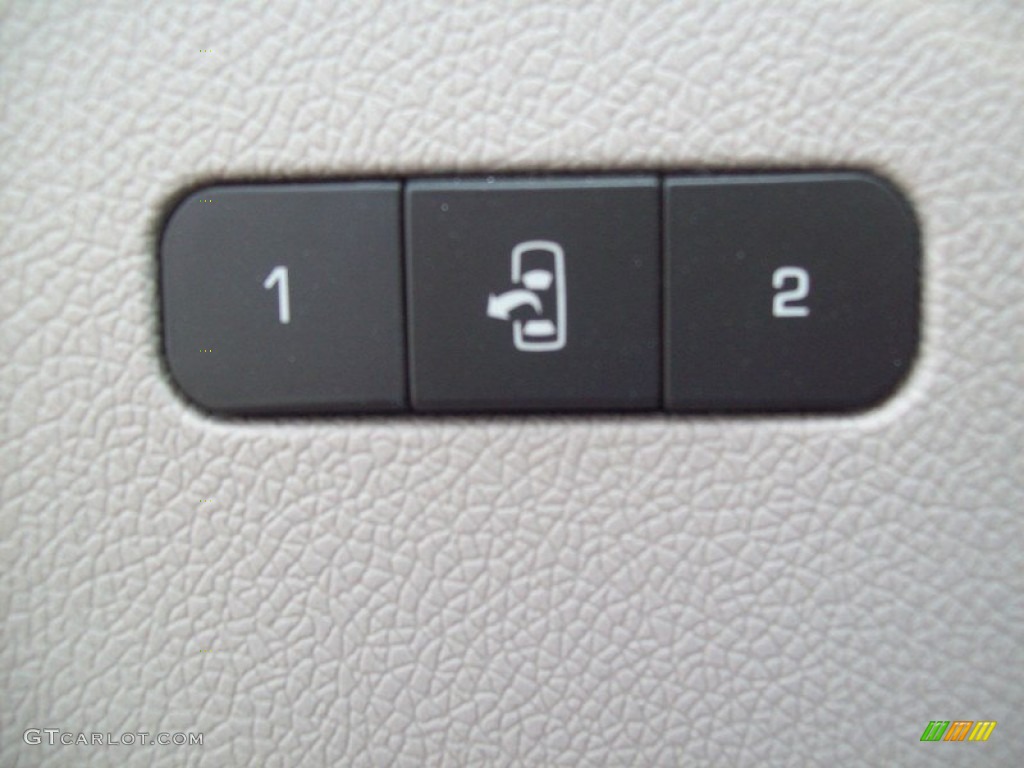 2011 Chevrolet Traverse LTZ AWD Controls Photo #50423845