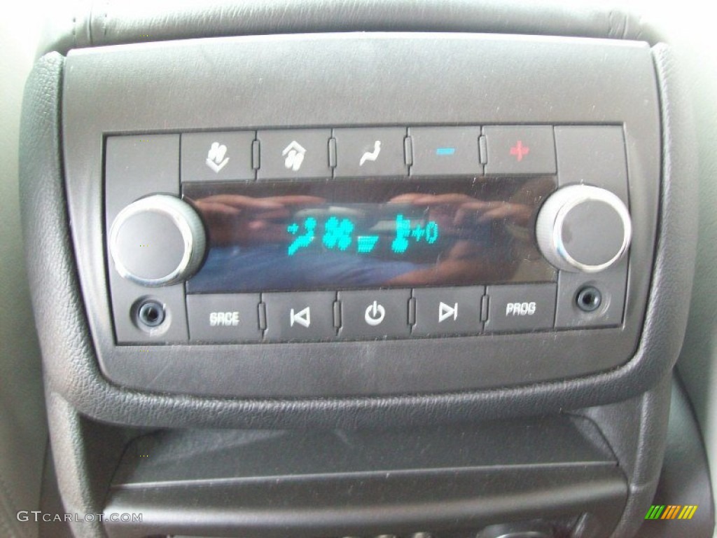 2011 Chevrolet Traverse LTZ AWD Controls Photo #50423872