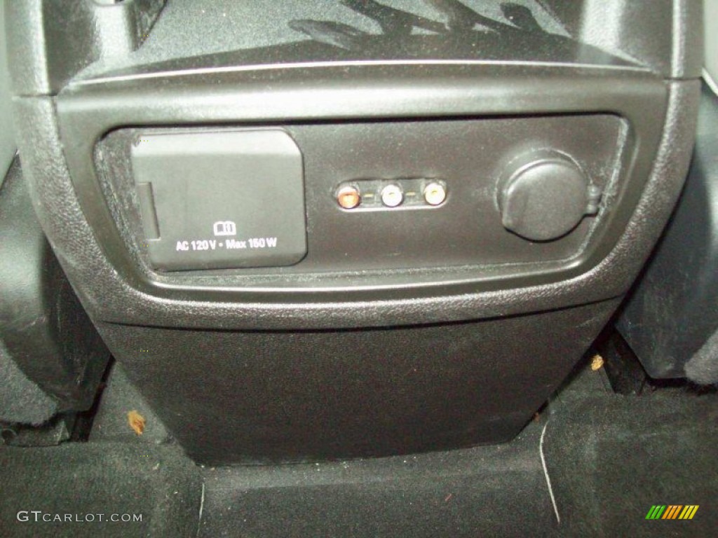 2011 Chevrolet Traverse LTZ AWD Controls Photo #50423884