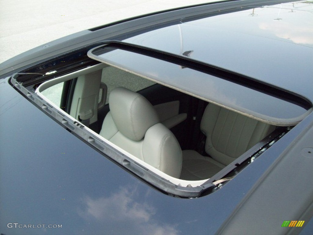 2011 Chevrolet Traverse LTZ AWD Sunroof Photo #50423932