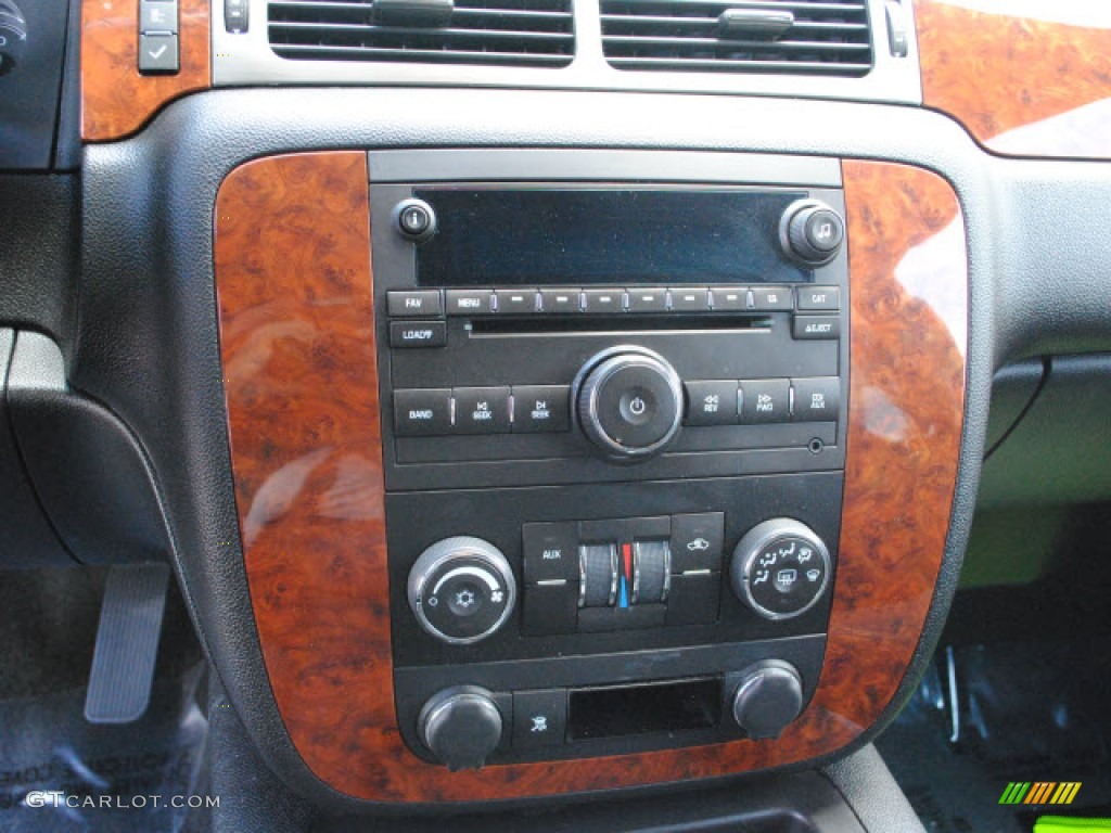2007 Chevrolet Suburban 1500 LT Controls Photo #50424810