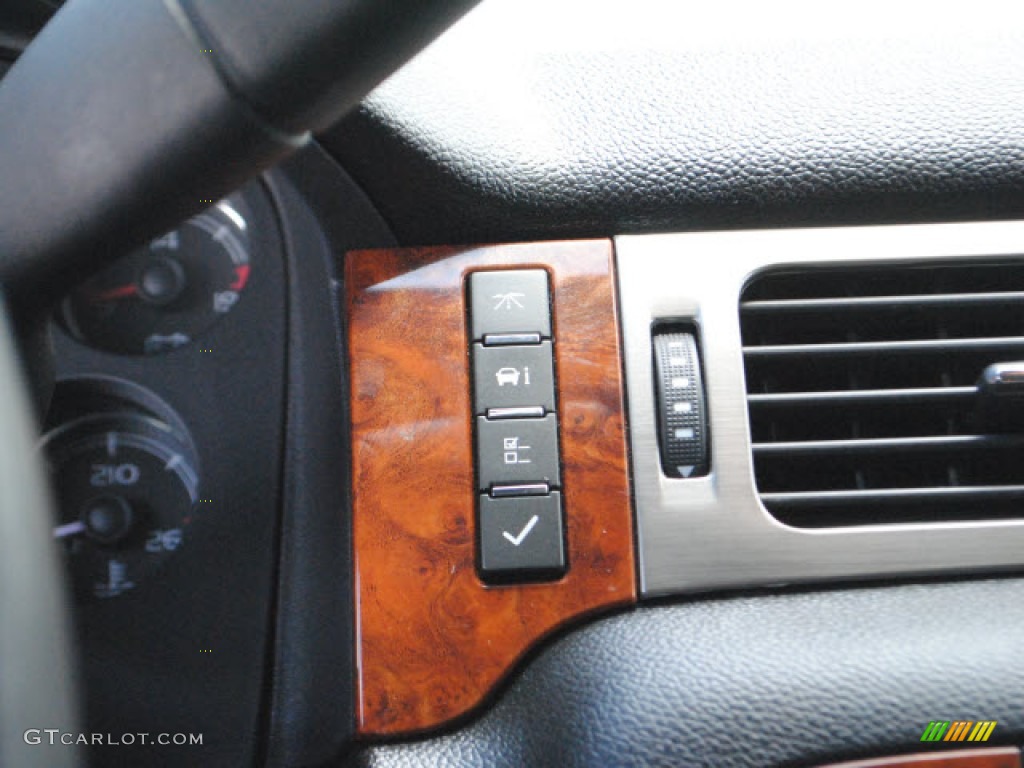 2007 Chevrolet Suburban 1500 LT Controls Photo #50424817