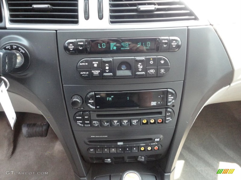 2007 Chrysler Pacifica Limited AWD Controls Photo #50428207