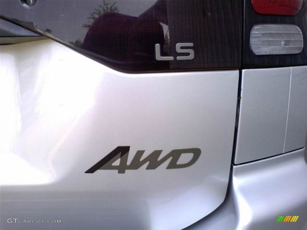 2002 Mitsubishi Montero Sport LS 4x4 Marks and Logos Photos