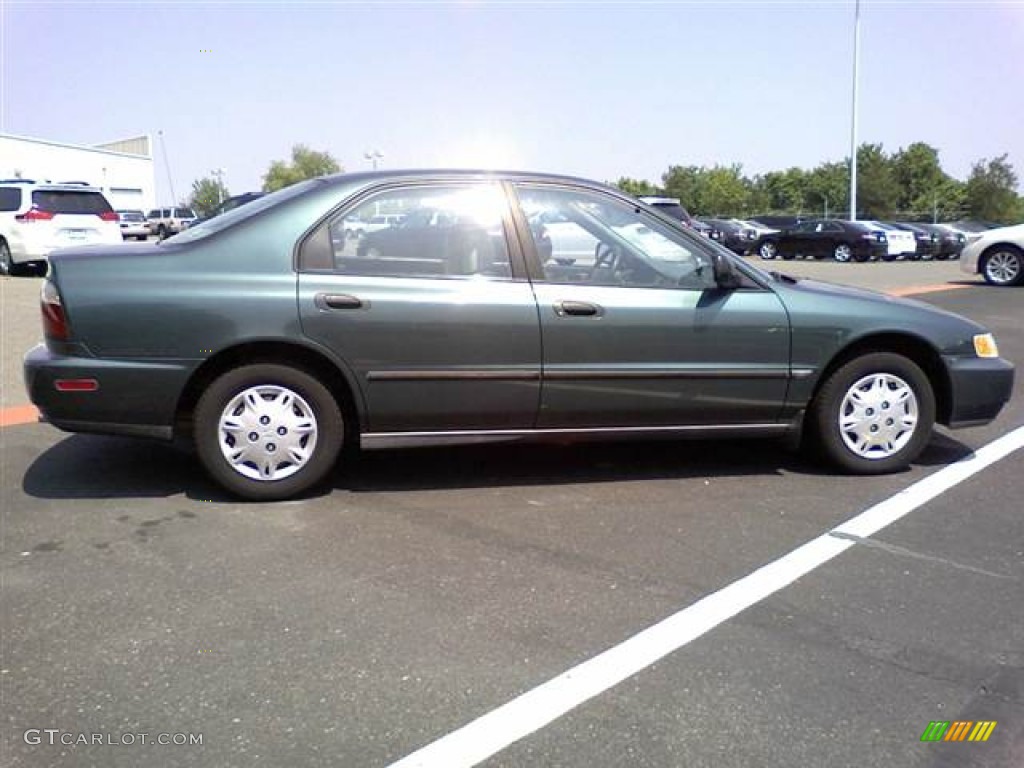 1996 Accord DX Sedan - Dark Eucalyptus Green Pearl Metallic / Gray photo #17
