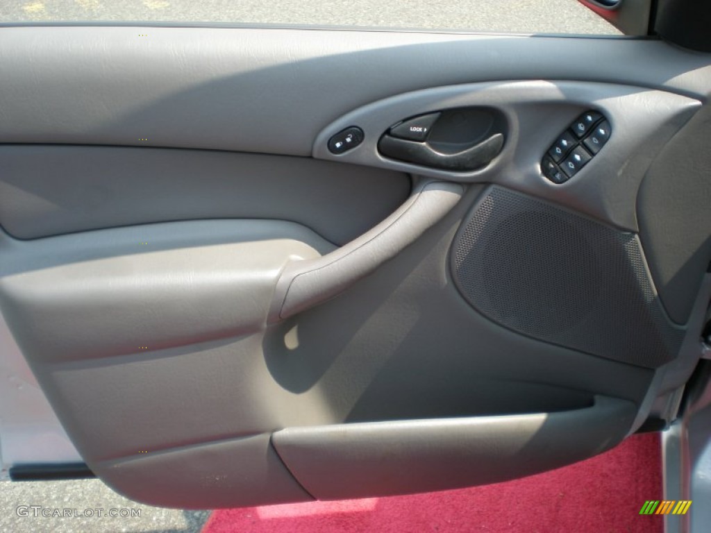 2002 Ford Focus SE Wagon Medium Graphite Door Panel Photo #50433892