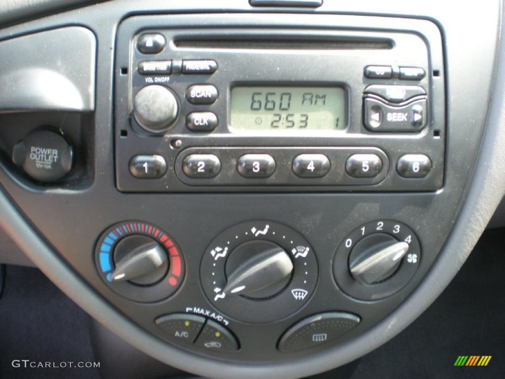 2002 Ford Focus SE Wagon Controls Photo #50433958