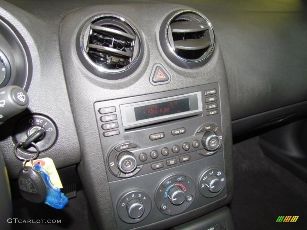 2006 Pontiac G6 GT Convertible Controls Photo #50446037
