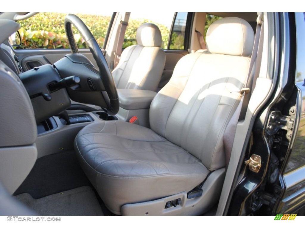 2004 Grand Cherokee Laredo 4x4 - Brillant Black Crystal Pearl / Taupe photo #29