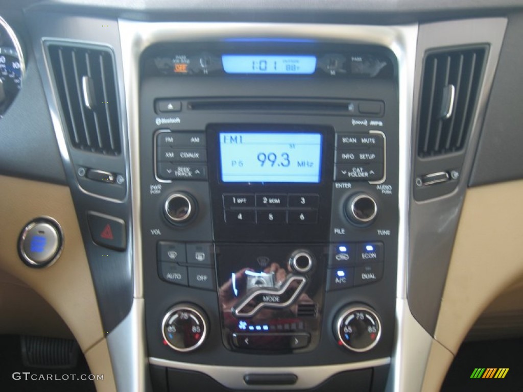 2011 Hyundai Sonata Hybrid Controls Photo #50447708