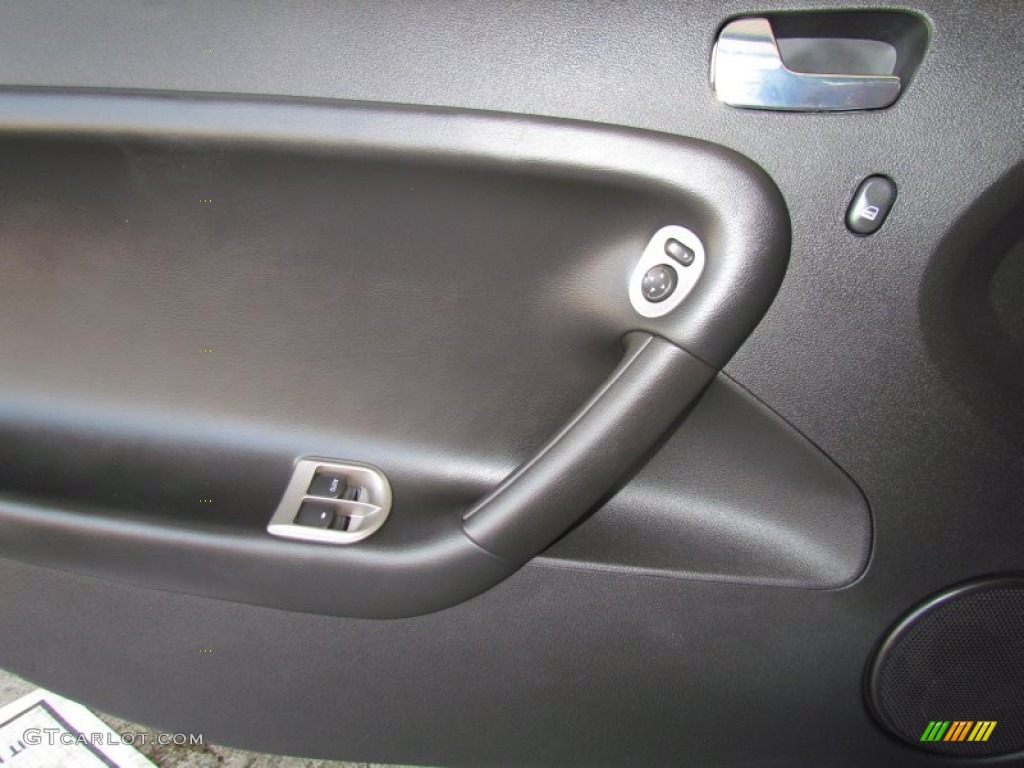 2009 Pontiac Solstice Roadster Ebony Door Panel Photo #50448926