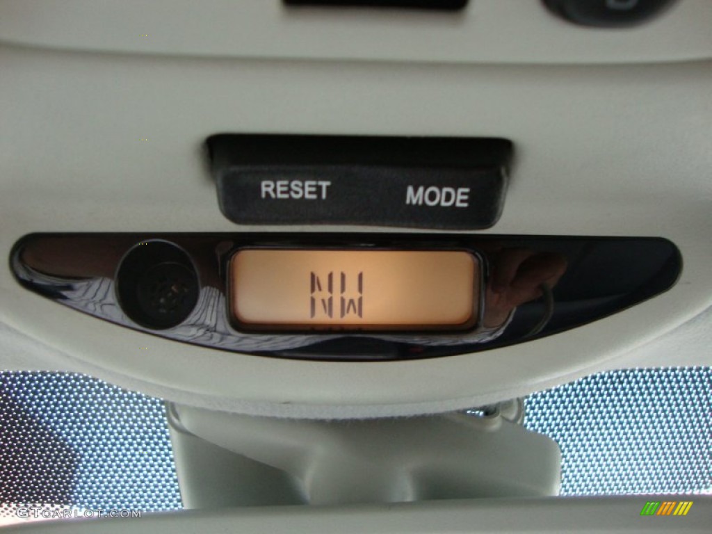 2004 Mercedes-Benz ML 500 4Matic Controls Photo #50449133