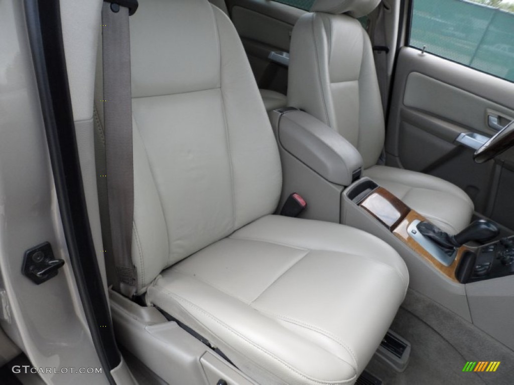 Taupe/Light Taupe Interior 2005 Volvo XC90 2.5T Photo #50450660