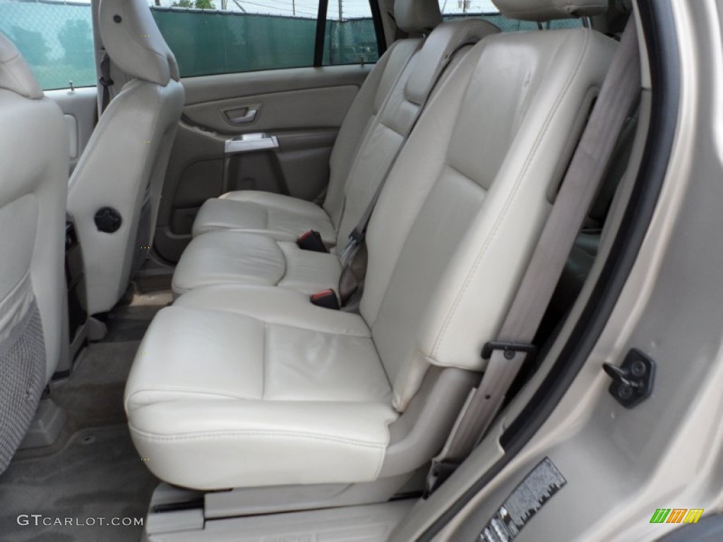 Taupe/Light Taupe Interior 2005 Volvo XC90 2.5T Photo #50450798