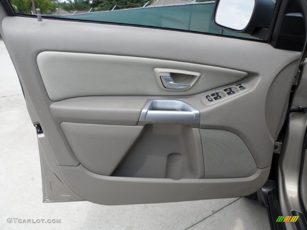 2005 Volvo XC90 2.5T Taupe/Light Taupe Door Panel Photo #50450813