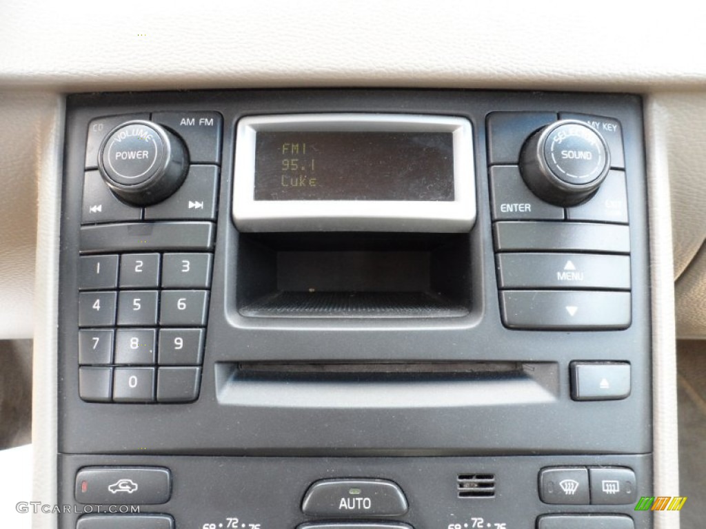 2005 Volvo XC90 2.5T Controls Photo #50450939