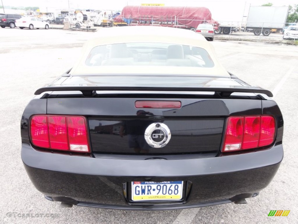 2006 Mustang GT Premium Convertible - Black / Light Parchment photo #50