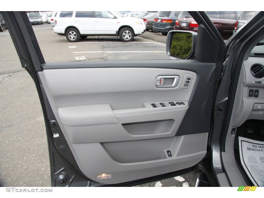 2011 Honda Pilot Touring 4WD Gray Door Panel Photo #50453177