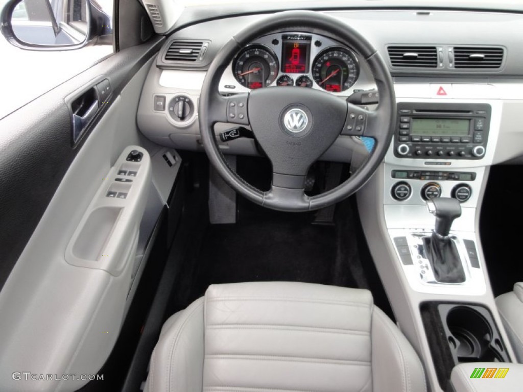 2006 Volkswagen Passat 3.6 4Motion Sedan Classic Grey Dashboard Photo #50453660