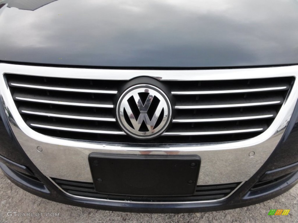 2006 Volkswagen Passat 3.6 4Motion Sedan Marks and Logos Photos